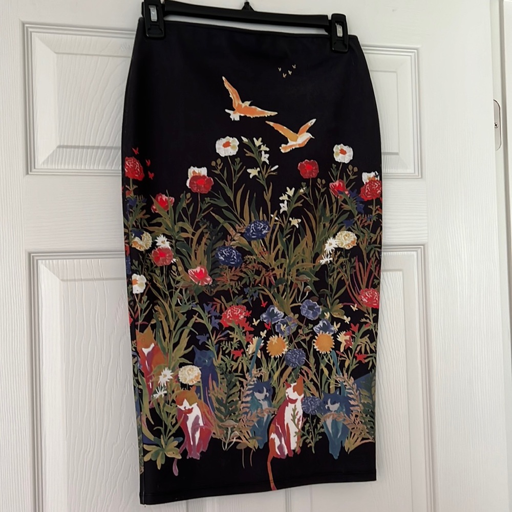 Zara Black Floral & Wildlife-Print Pencil Skirt